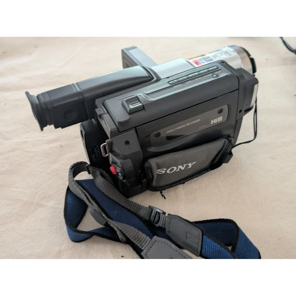 Sony Handycam Vision CCD-TRV68 Hi8 Camcorder NightShot 460x Zoom Bundle Working